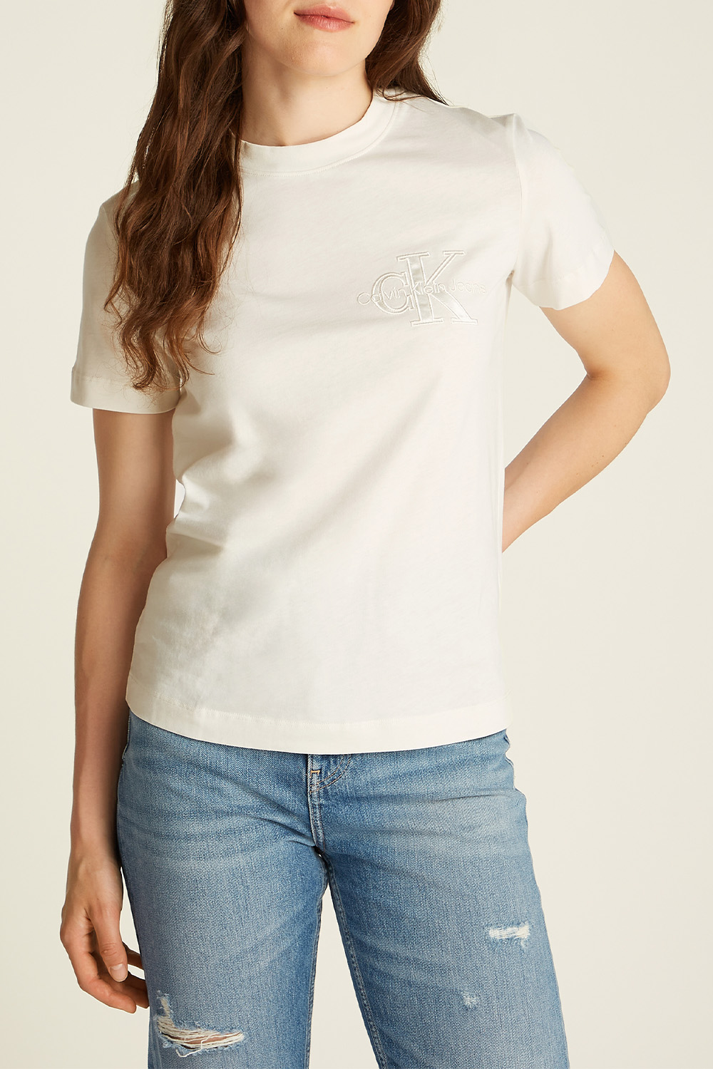 תמונת כל הלוק של חולצת טי